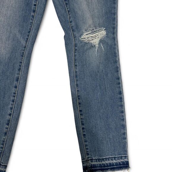 Old Navy Curvy Skinny Jeans | Women's Size 6 | Mid-Rise Medium Wash Distressed - Picture 2 of 8